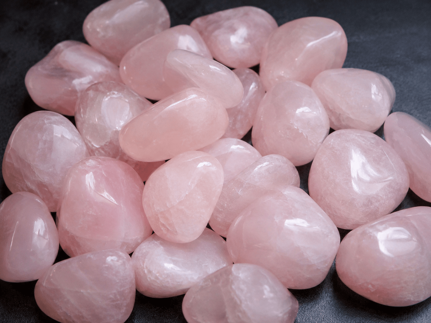 Rose Quartz (โรสควอตซ์): อัญมณีแห่งความรักและความอ่อนโยน